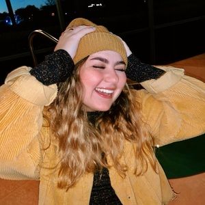 Meet your Posher, Hannah